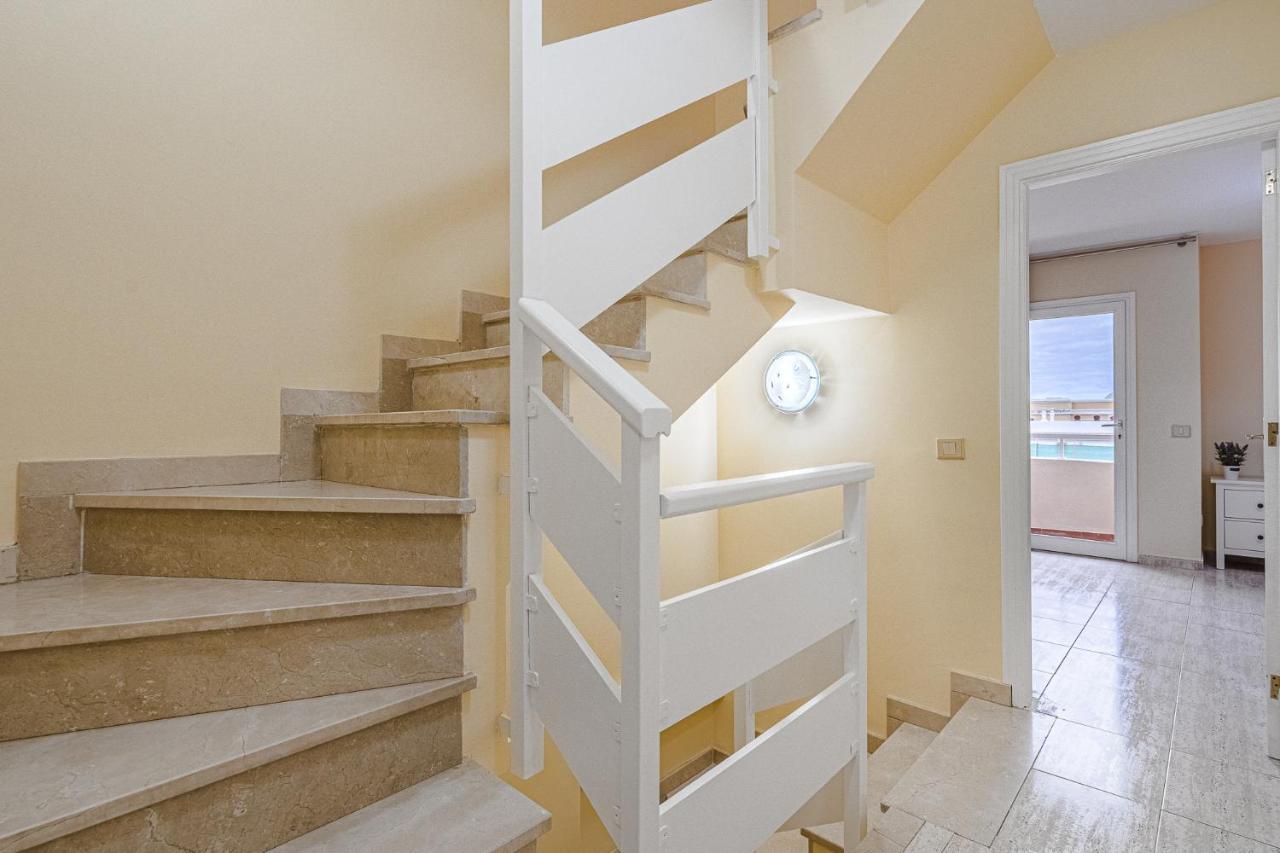 Red Large Family Apartment, Three Floors, 10 Guests Costa Adeje  Buitenkant foto