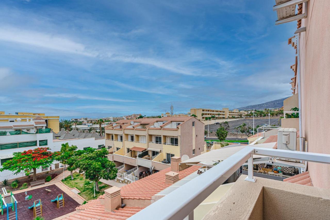 Red Large Family Apartment, Three Floors, 10 Guests Costa Adeje  Buitenkant foto